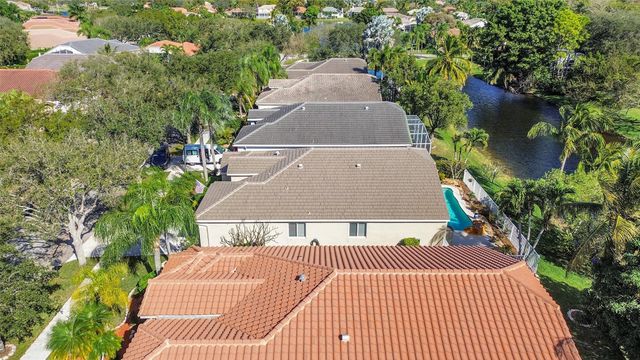6030 Swans Way, Coconut Creek, FL 33073