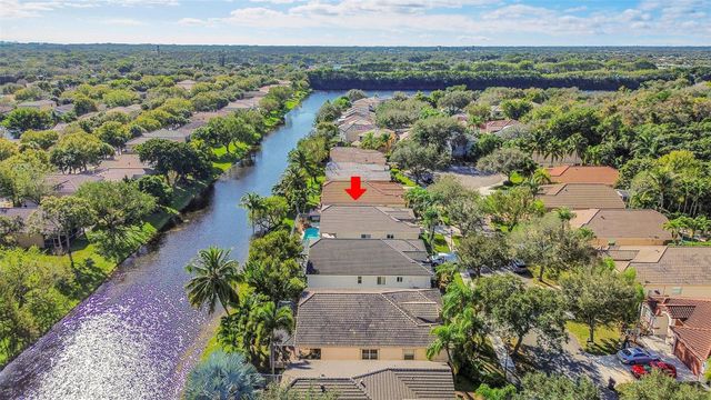 6030 Swans Way, Coconut Creek, FL 33073