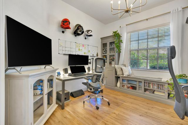 207 Via Rosina, Jupiter, FL 33458