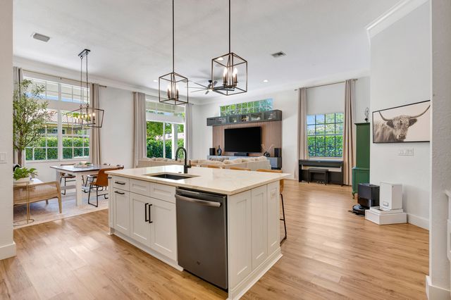 207 Via Rosina, Jupiter, FL 33458