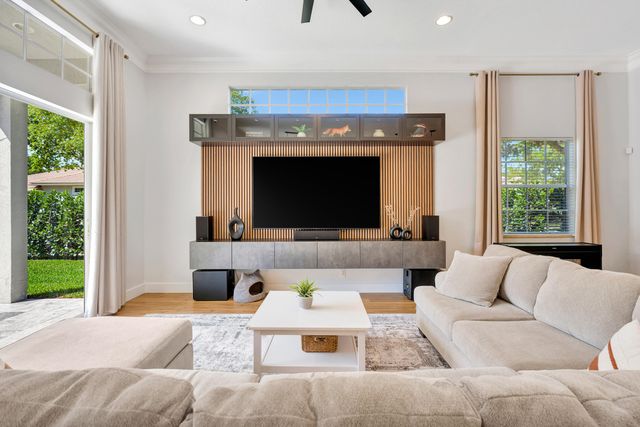 207 Via Rosina, Jupiter, FL 33458