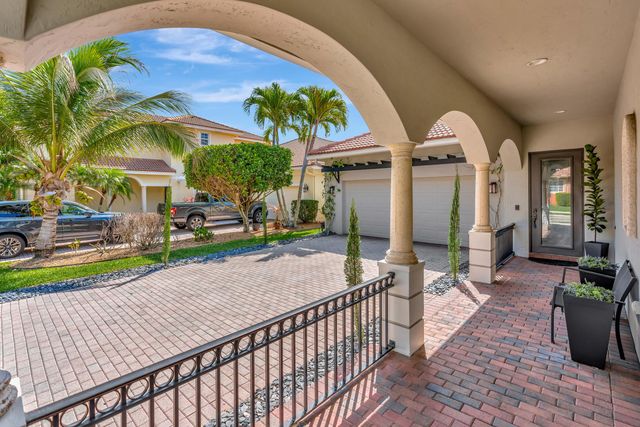 207 Via Rosina, Jupiter, FL 33458
