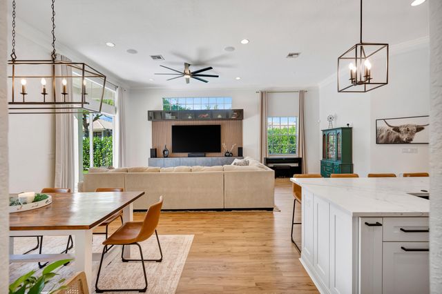 207 Via Rosina, Jupiter, FL 33458