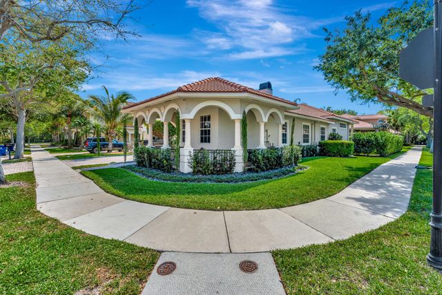207 Via Rosina, Jupiter, FL 33458