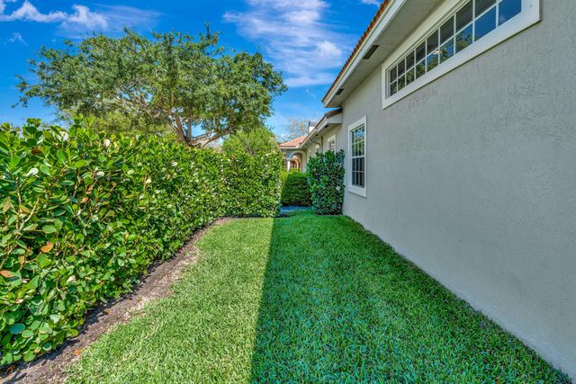 207 Via Rosina, Jupiter, FL 33458