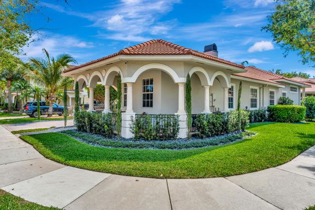 207 Via Rosina, Jupiter, FL 33458