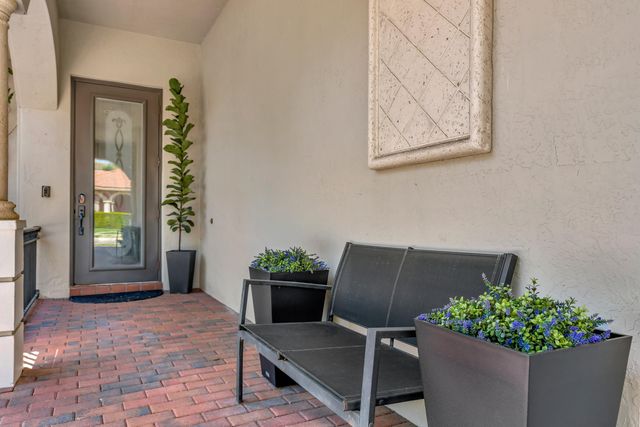 207 Via Rosina, Jupiter, FL 33458