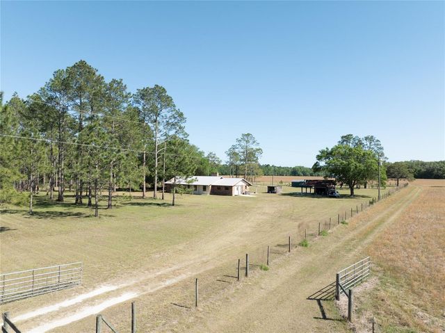 13296 SW COUNTY ROAD 231, Brooker, FL 32622