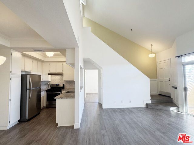 13801 Oxnard Street 206, Los Angeles, CA 91401