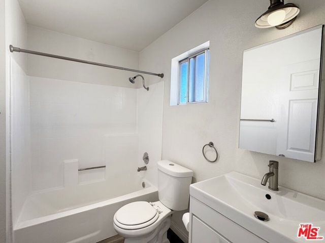 13801 Oxnard Street 206, Los Angeles, CA 91401