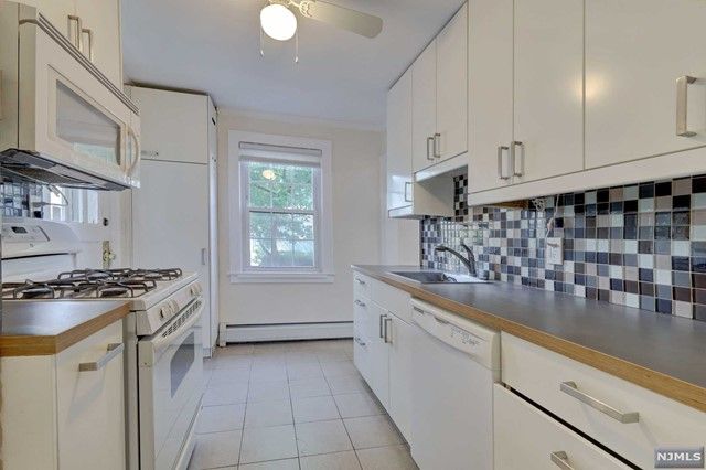 6 Arlington Place, Fair Lawn, NJ 07410