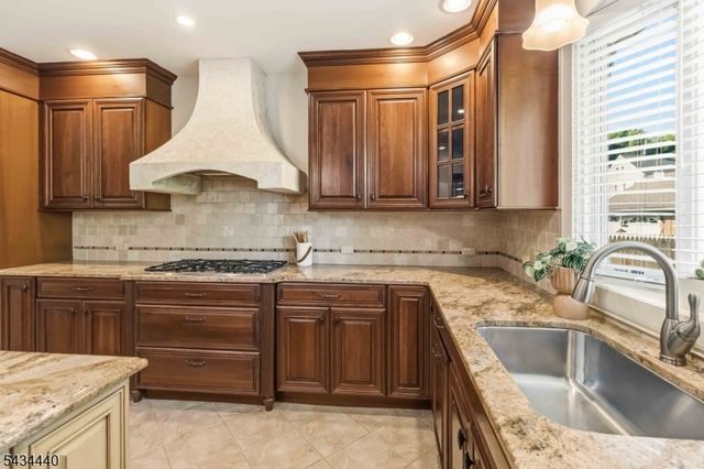 12 Van Dyke Pl, Summit City, NJ 07901