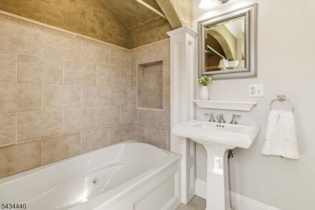 12 Van Dyke Pl, Summit City, NJ 07901