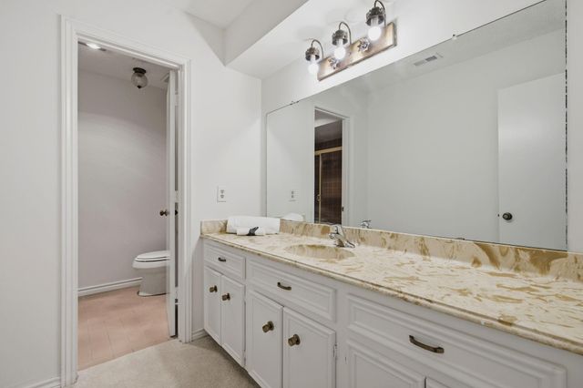 9 N Havenridge Drive, The Woodlands, TX 77381