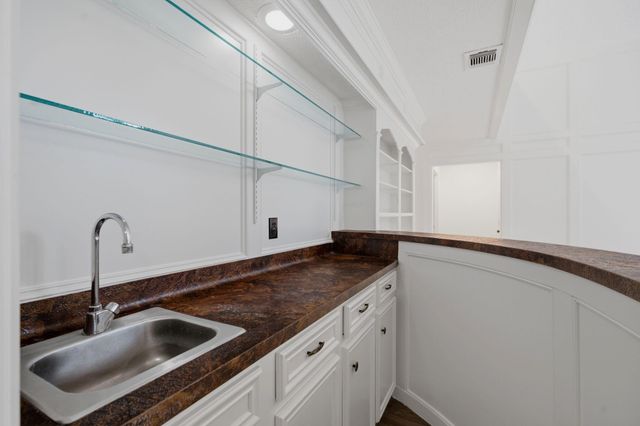 9 N Havenridge Drive, The Woodlands, TX 77381