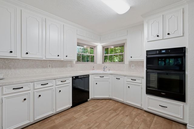 9 N Havenridge Drive, The Woodlands, TX 77381