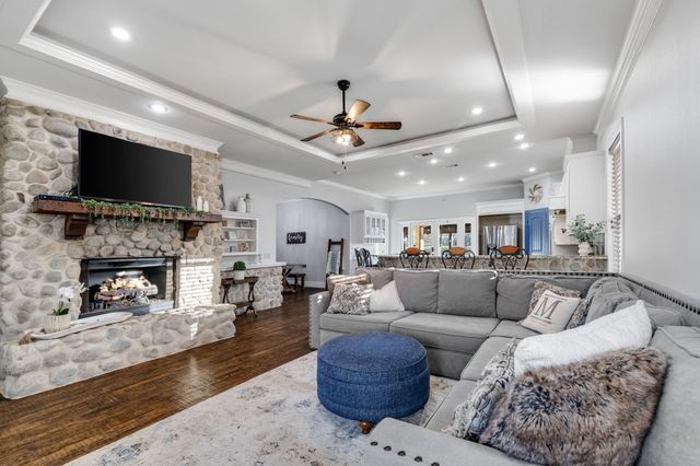 689 Jim Cannon Road, Van Alstyne, TX 75495