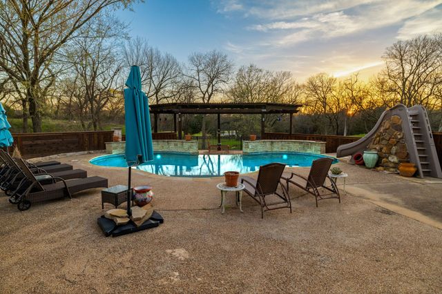 689 Jim Cannon Road, Van Alstyne, TX 75495