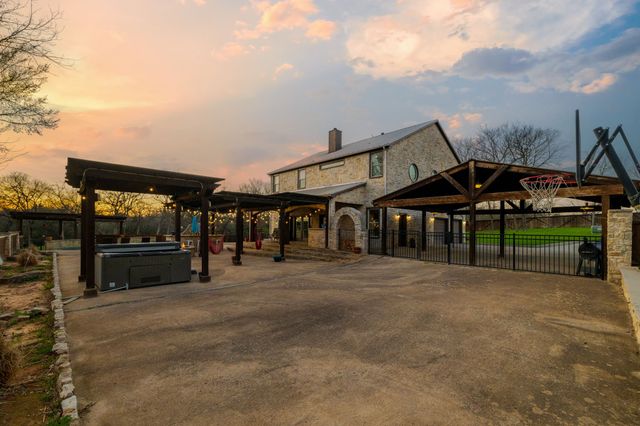 689 Jim Cannon Road, Van Alstyne, TX 75495