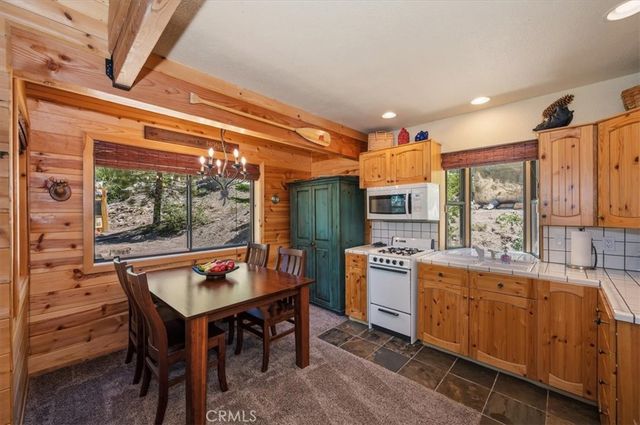 163 Ice Box Lane, Big Bear Lake, CA 92315