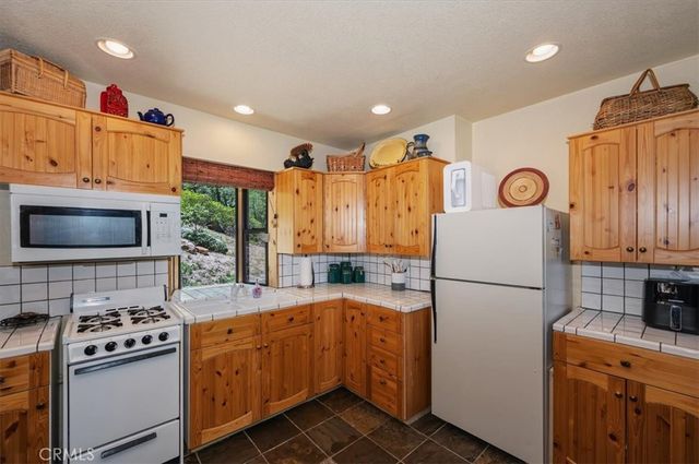 163 Ice Box Lane, Big Bear Lake, CA 92315