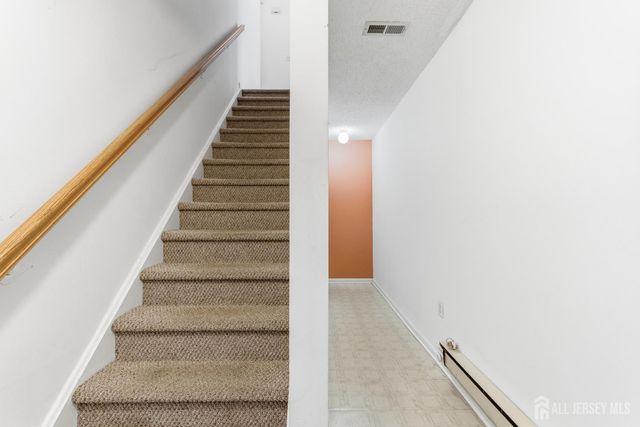 21 Newburgh Drive, Edison, NJ 08820