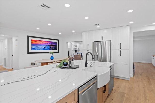 480 W DAVIS BOULEVARD, Tampa, FL 33606
