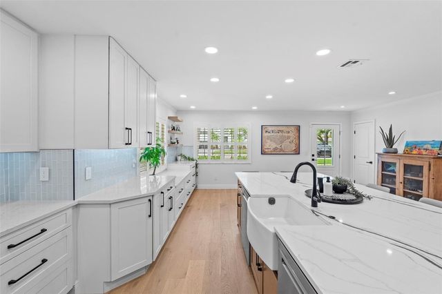 480 W DAVIS BOULEVARD, Tampa, FL 33606