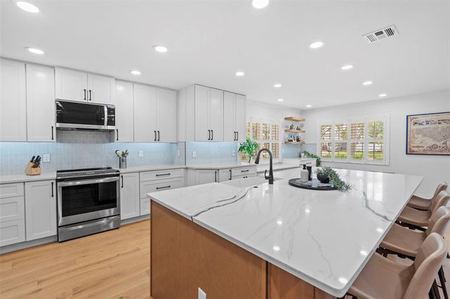 480 W DAVIS BOULEVARD, Tampa, FL 33606