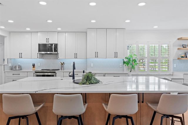 480 W DAVIS BOULEVARD, Tampa, FL 33606