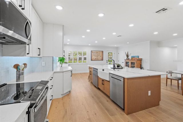 480 W DAVIS BOULEVARD, Tampa, FL 33606