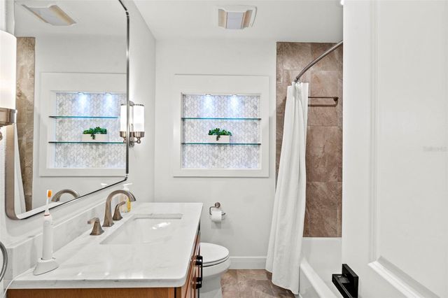 480 W DAVIS BOULEVARD, Tampa, FL 33606