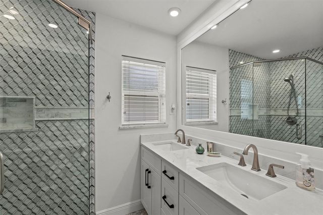 480 W DAVIS BOULEVARD, Tampa, FL 33606