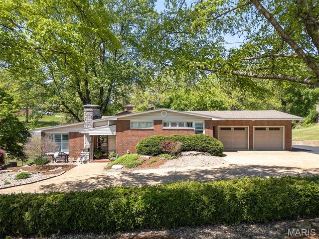 281 S 9th Street, East Alton, IL 62024