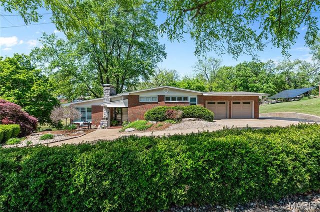 281 S 9th Street, East Alton, IL 62024