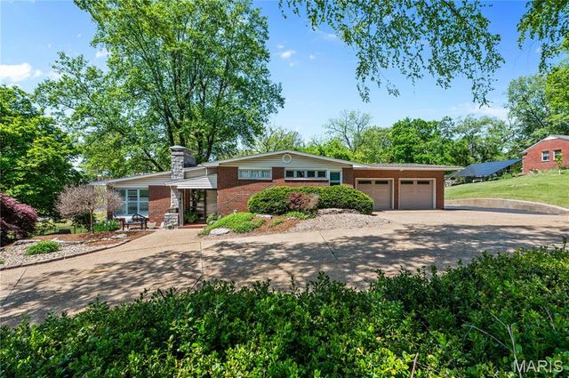 281 S 9th Street, East Alton, IL 62024