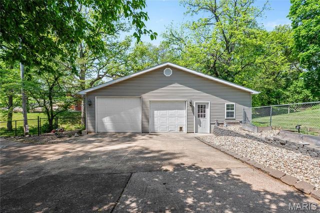 281 S 9th Street, East Alton, IL 62024