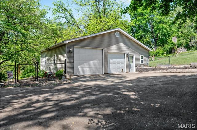 281 S 9th Street, East Alton, IL 62024