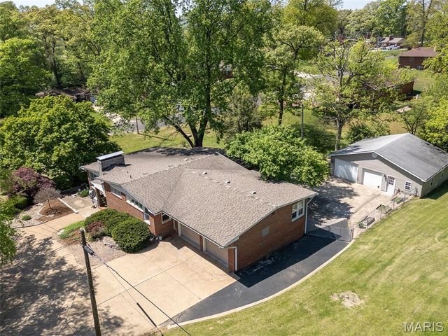 281 S 9th Street, East Alton, IL 62024