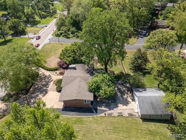 281 S 9th Street, East Alton, IL 62024