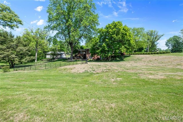 281 S 9th Street, East Alton, IL 62024