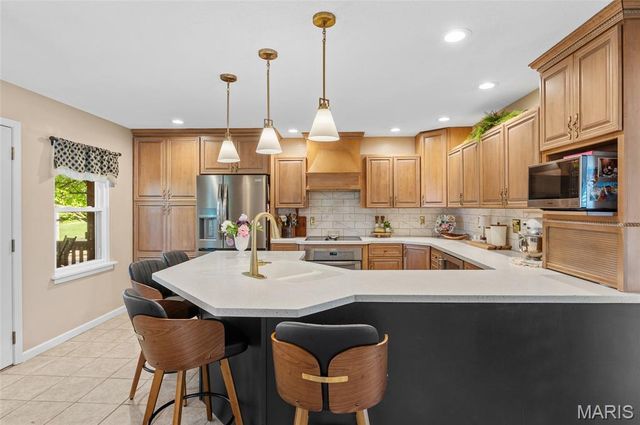 281 S 9th Street, East Alton, IL 62024