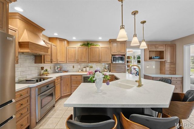 281 S 9th Street, East Alton, IL 62024