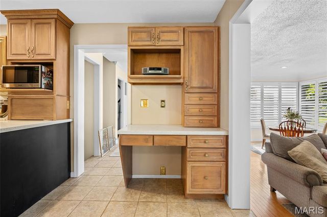 281 S 9th Street, East Alton, IL 62024