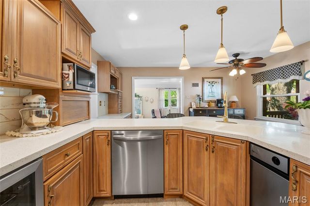 281 S 9th Street, East Alton, IL 62024