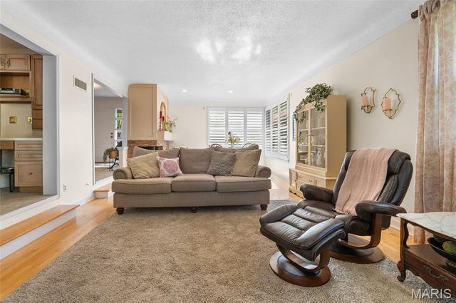281 S 9th Street, East Alton, IL 62024