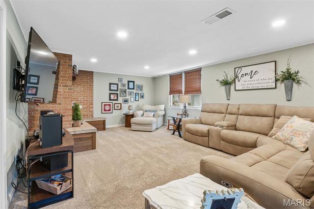 281 S 9th Street, East Alton, IL 62024