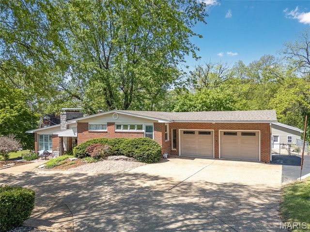 281 S 9th Street, East Alton, IL 62024