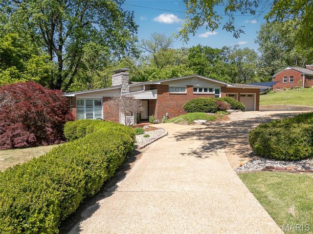 281 S 9th Street, East Alton, IL 62024