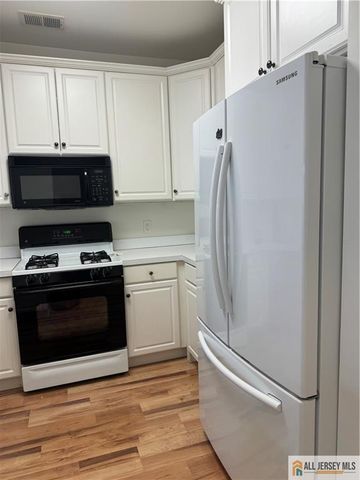 1409 Cedar Village Boulevard 1409, East Brunswick, NJ 08816